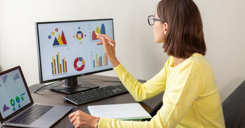 A business woman looking at the analytics data of social listening tools.